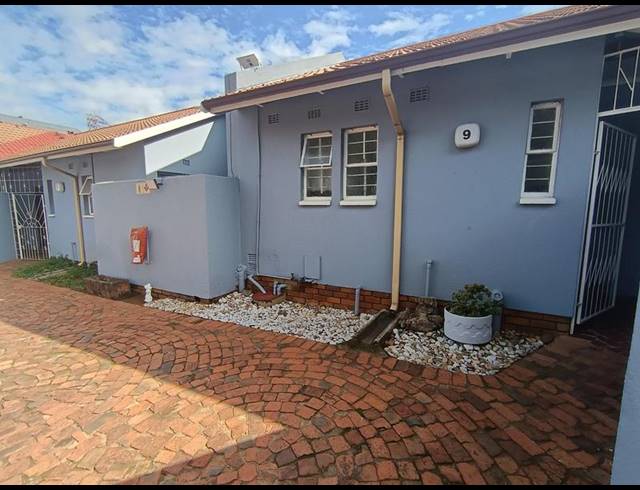 2 BEDROOM TOWNHOUSE FOR SALE IN WYCHWOOD